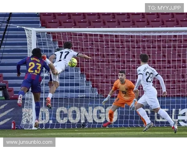 巴萨整体防守问题显现,频繁失位情况对赛季表现造成影响