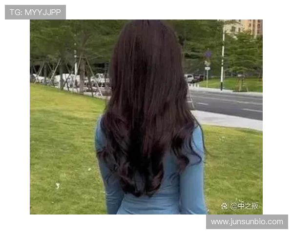 廖秋云闹腾起居室，谁能想到篮球场上那股劲儿在家这么反差？